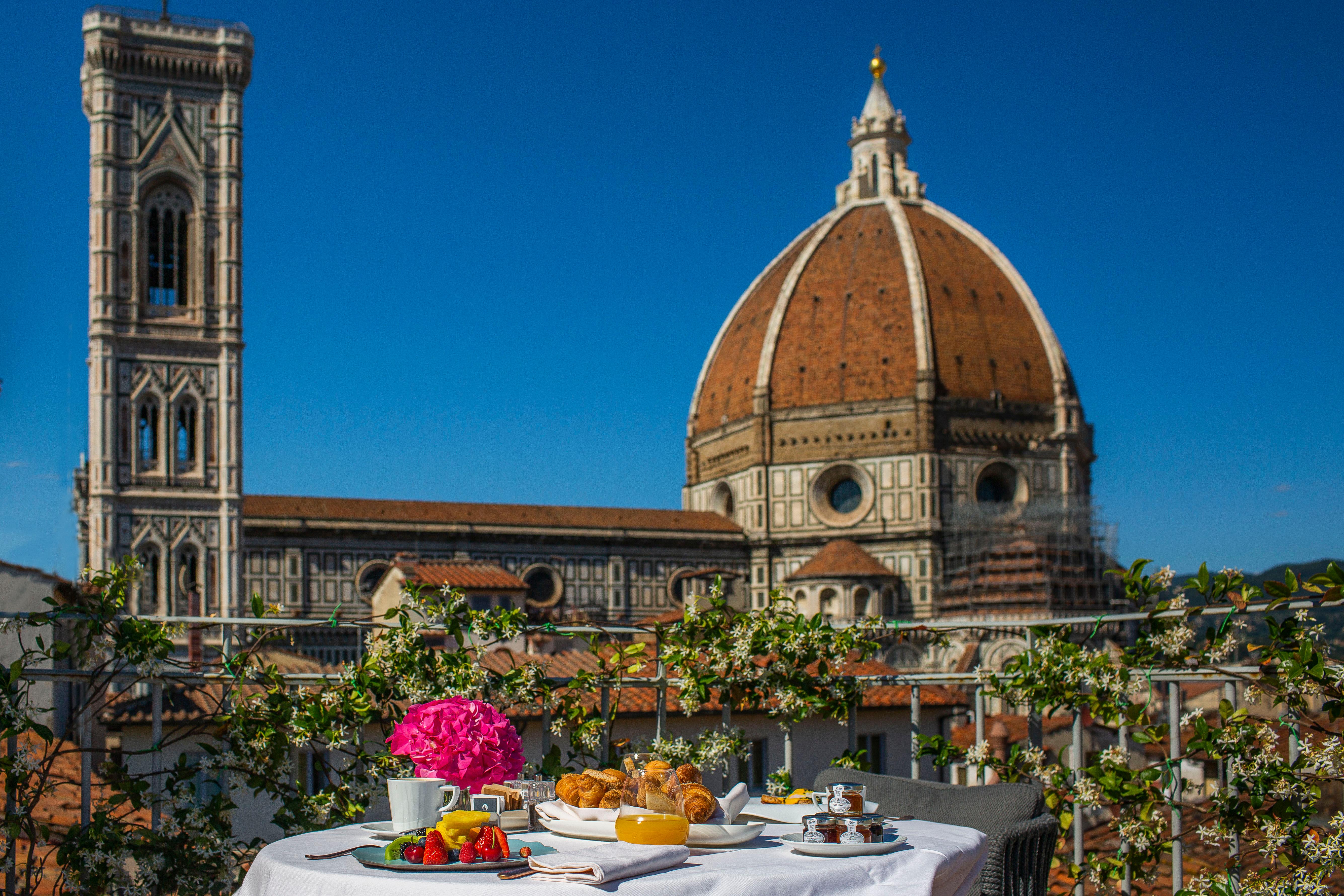 イタリア、フィレンツェのBrunelleschiというホテルを今予約。2023の価格。