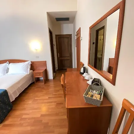 Madrid Bed & Breakfast 2*