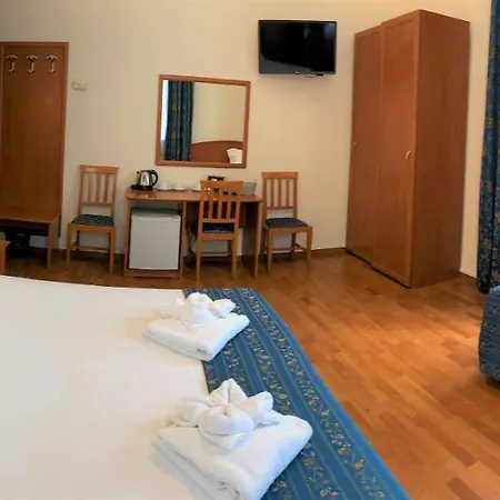 Madrid Bed & Breakfast 2*