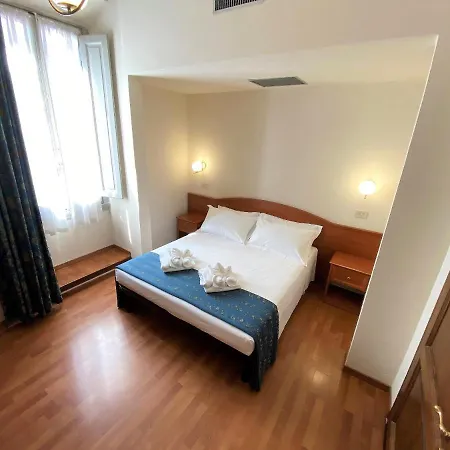 Madrid Bed & Breakfast 2*