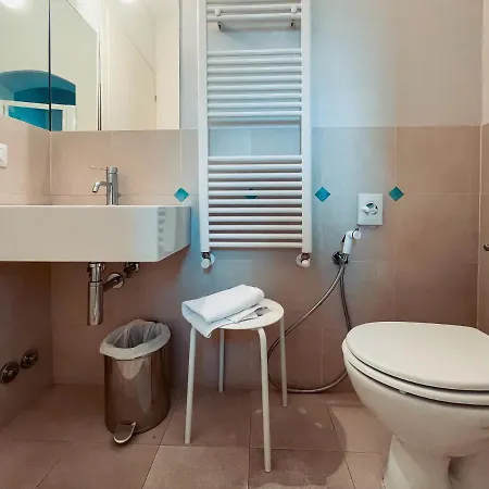 Azzi Hotel 3*