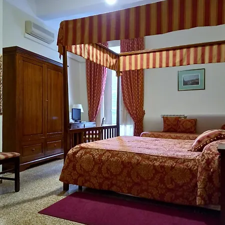 Hotel Tourist House 3*