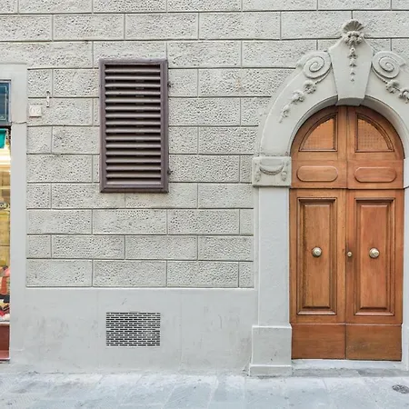 Lovely Loft 2 Steps From The Cathedral In شقة فلورنس