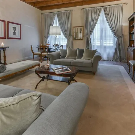 Apartment Pontormo With Fireplace In Oltrarno
