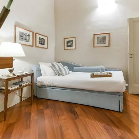 Apartment Pontormo With Fireplace In Oltrarno