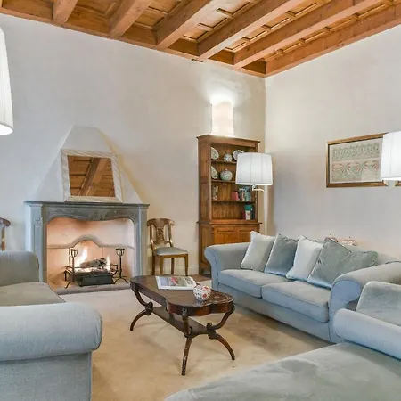 Apartment Pontormo With Fireplace In Oltrarno