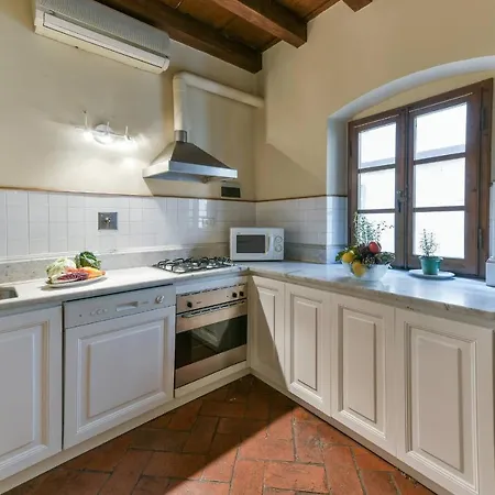 Apartment Pontormo With Fireplace In Oltrarno Florence
