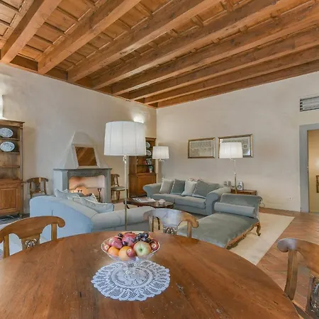 Pontormo With Fireplace In Oltrarno Apartment *