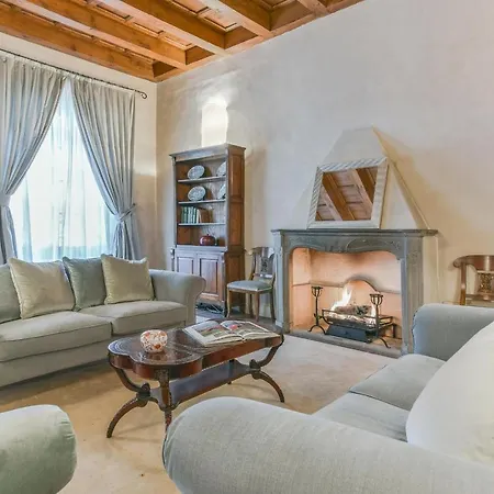 Apartment Pontormo With Fireplace In Oltrarno