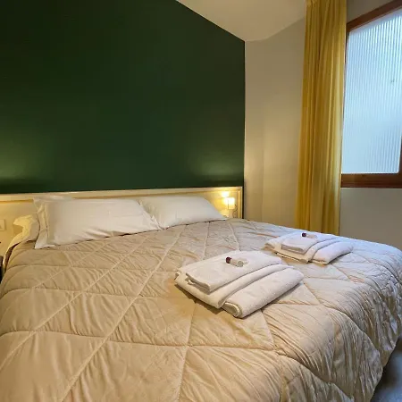 Hotel Azzi 3*