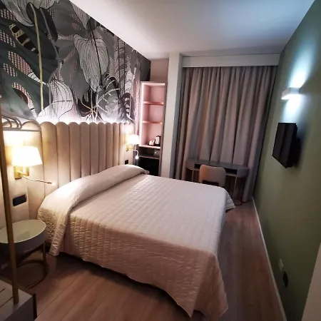 Balcony Hotel 3*