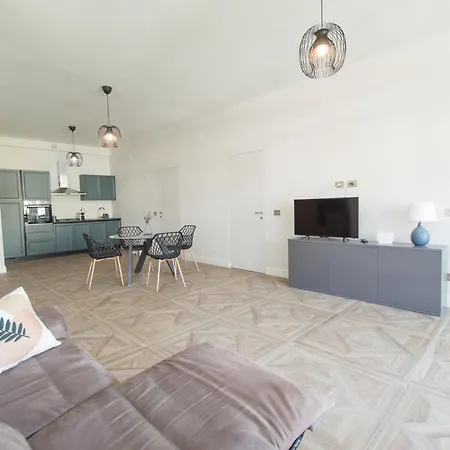 Loggia 27 Three-room Διαμέρισμα *