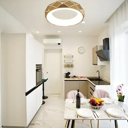 Lux Center, 2camere, 2bagni, Train Station Smn Apartment *