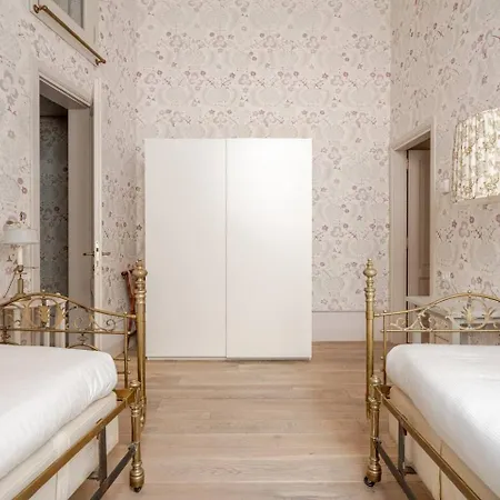 A 200m Uffizi - 90m Ponte Vecchio Apartment