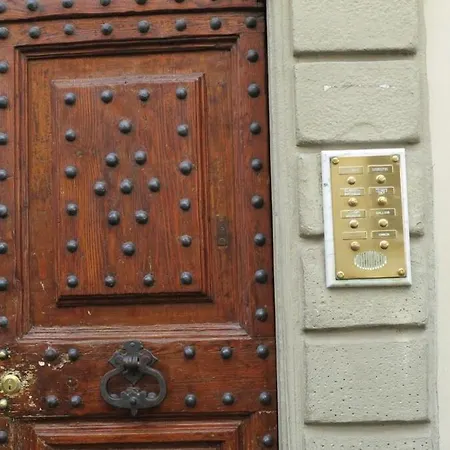 Historic In Oltrarno Apartment Florence