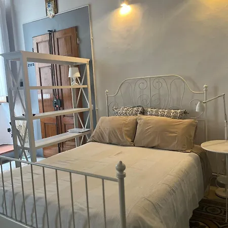 Historic In Oltrarno Apartment Florence