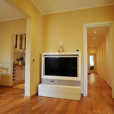 Comfortable And Convenient In The Center - Zanobi Delux *