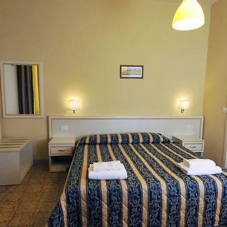 Azzi Hotel 3*