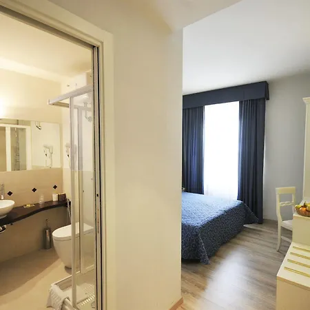 Hotel Azzi 3*