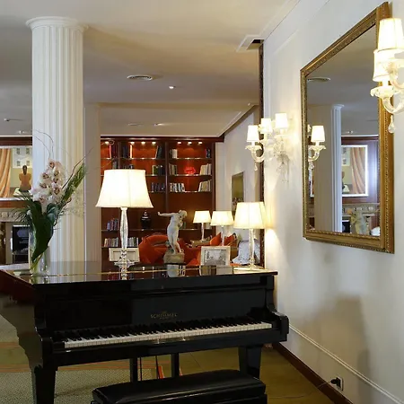 De La Hotel 4*