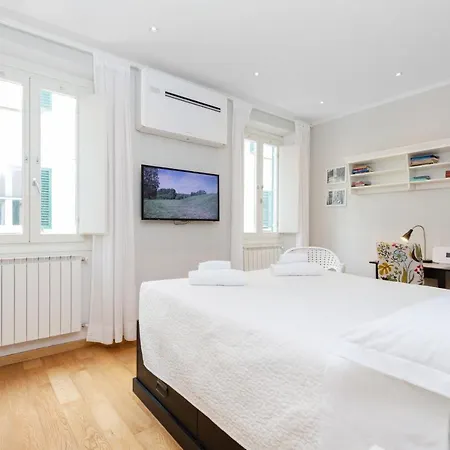 Comfortable And Convenient In The Center - Zanobi Delux