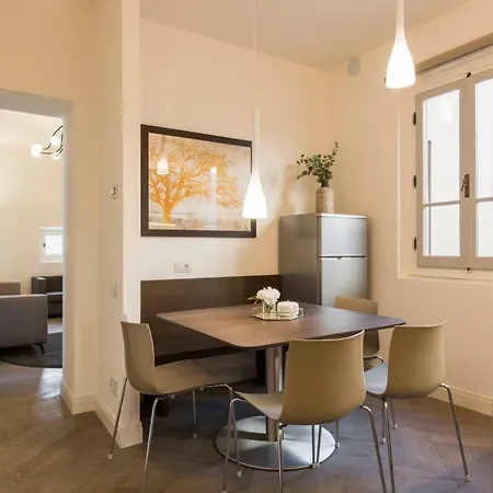 - Duomo Contemporary Apartamento *