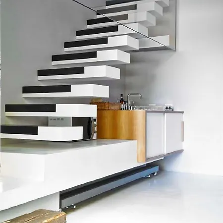 Riva Lofts Aparthotel 4*