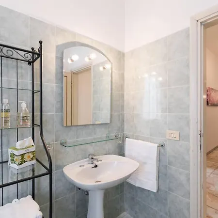 Apartment La Casa Di Lucia - *