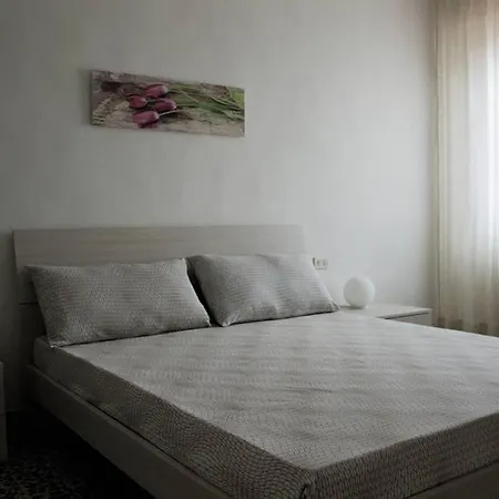 La Casa Di Lucia - *