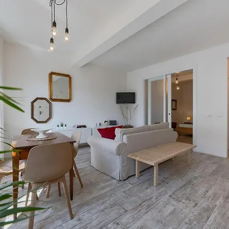 Via Avelli, 4 - Charming - Delightful And Bright 3rd-floor Without Elevator, Overlooking One Of Florence's Beautiful Squares, Exceptionally Located For Exploring The דירה *