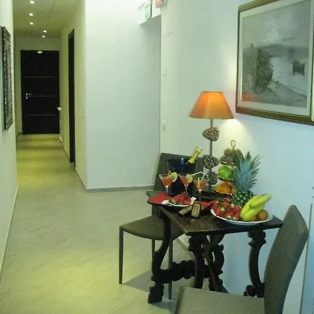 Hotel Enza 2*