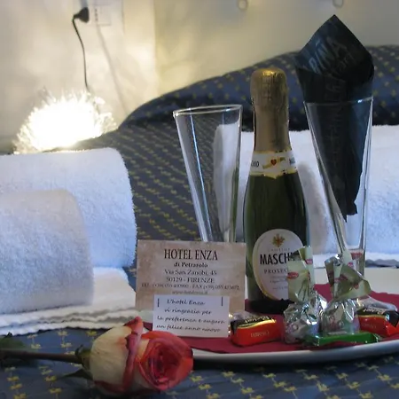 Enza Hotel 2*