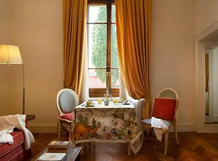 Aparthotel Serristori Palace