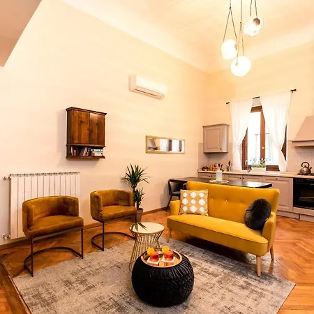 Florentine Palazzo,4 Bedrooms,historic Center Appartement