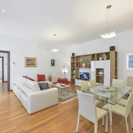 Apartment Palazzo Anselmi By Halldis