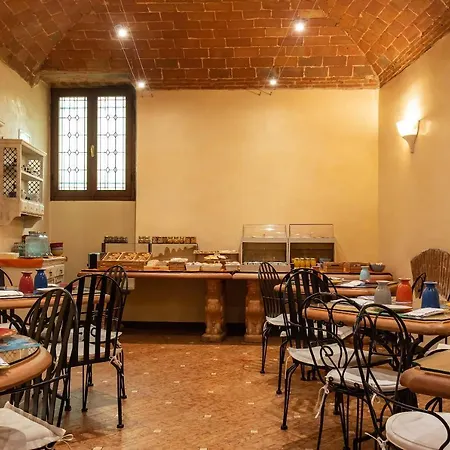 Porta Faenza Hotell 3*
