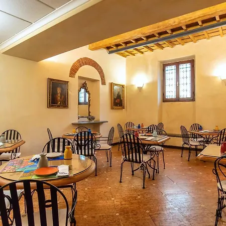 Porta Faenza Hotell