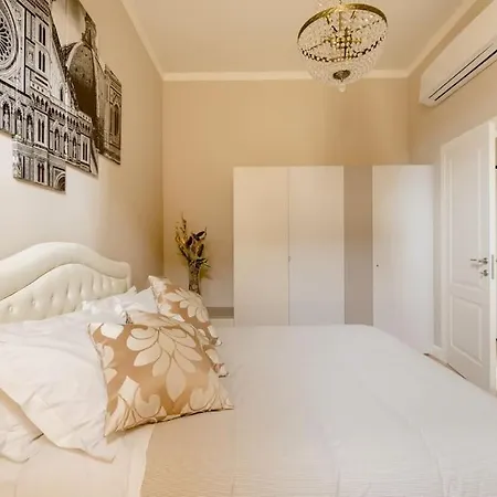 Duomo Luxury With View Apartmán