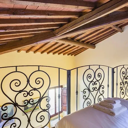 Apartment Cozy Classic Italian House Near Santa Croce, On The Lungarno