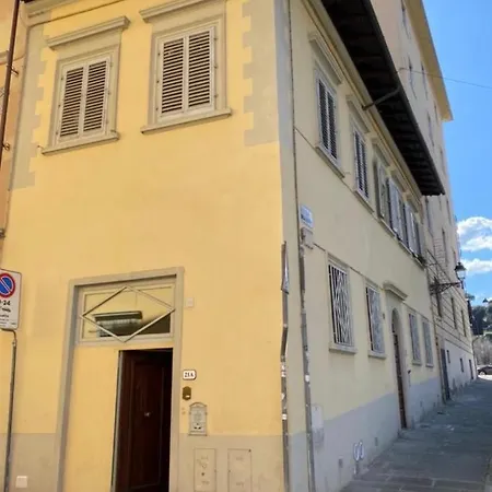 Apartment Cozy Classic Italian House Near Santa Croce, On The Lungarno