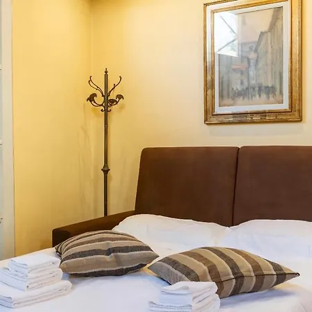 Cozy Classic Italian House Near Santa Croce, On The Lungarno Apartment Florence