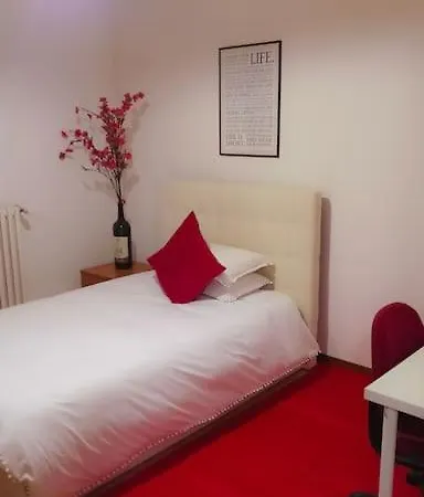 Unique & Beautiful Bedroom In Of Floransa
