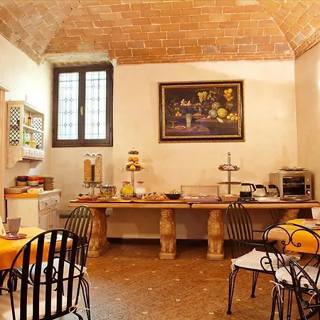 Porta Faenza Hotell 3*