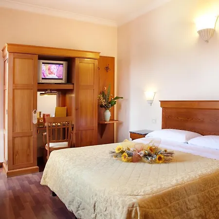 Porta Faenza Hotell