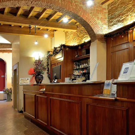 Porta Faenza Hotell 3*