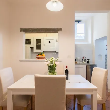 Apartment Casa A Sant'ambrogio - Santa Croce, Mercato & Bar - Homeunity *