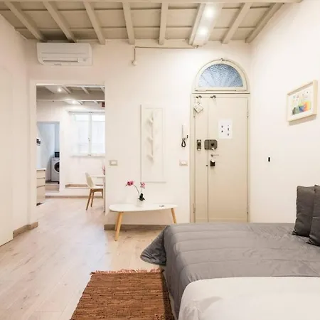 Cozy Near Ponte Vecchio Apartment Florence