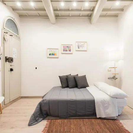Cozy Near Ponte Vecchio Apartment Florence