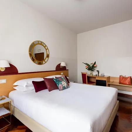 Aramis Deluxe Guest house 2*