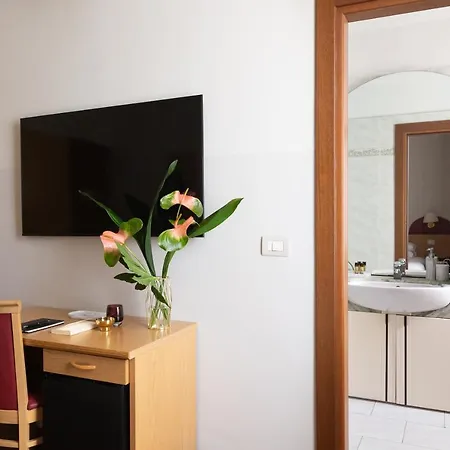 Guest house Aramis Deluxe 2*